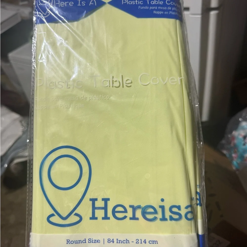 Hereisā Yellow Plastic Table Cover